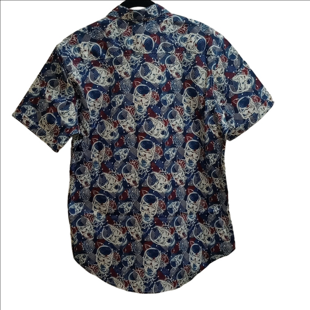 🆕💀ROBERT GRAHAM BLUE & RED SHORT SLEEVE MEN'S SHIRT WITH WHITE SKULLS💀 - Picture 6 of 9